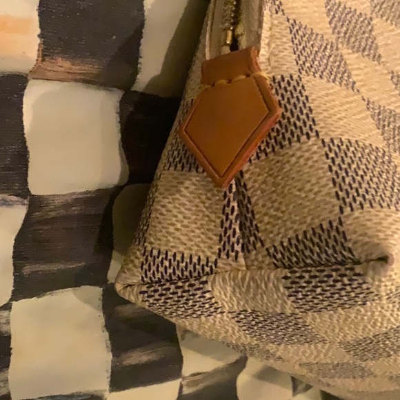 LV cosmetic bag - Picture 9 of 10